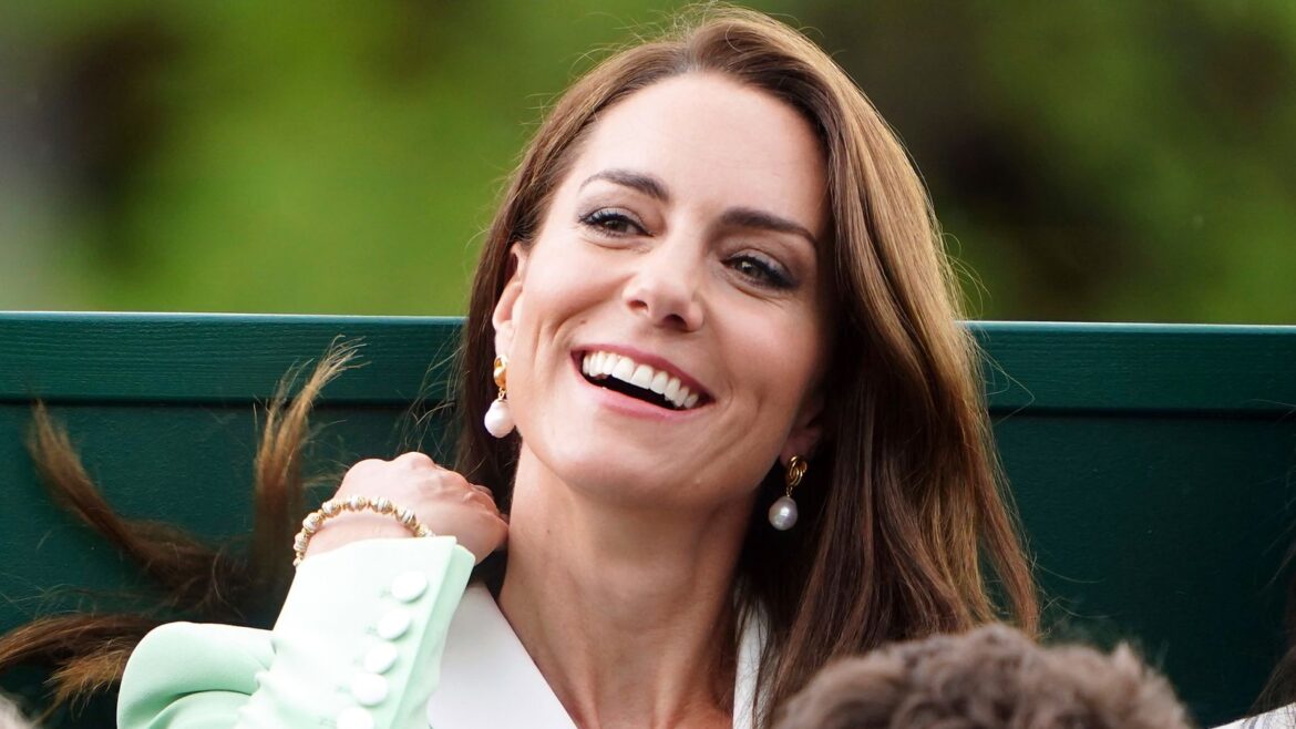 Kate drops by Wimbledon to show her support for British players