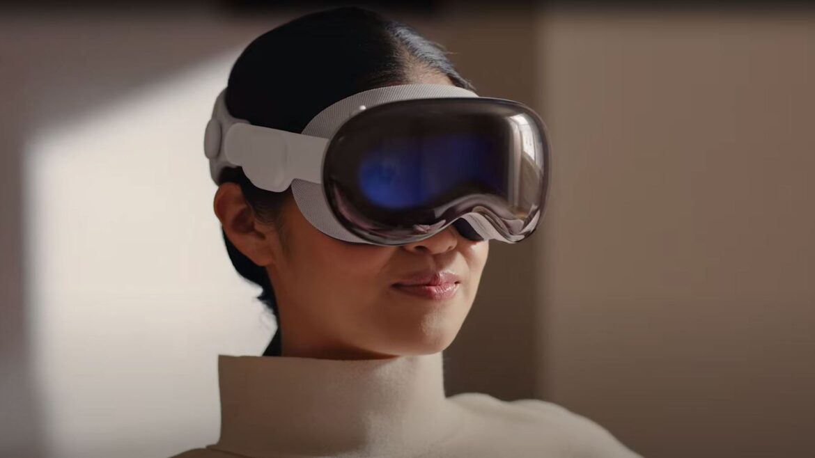 Apple unveils mixed-reality ‘ski goggles’ headset