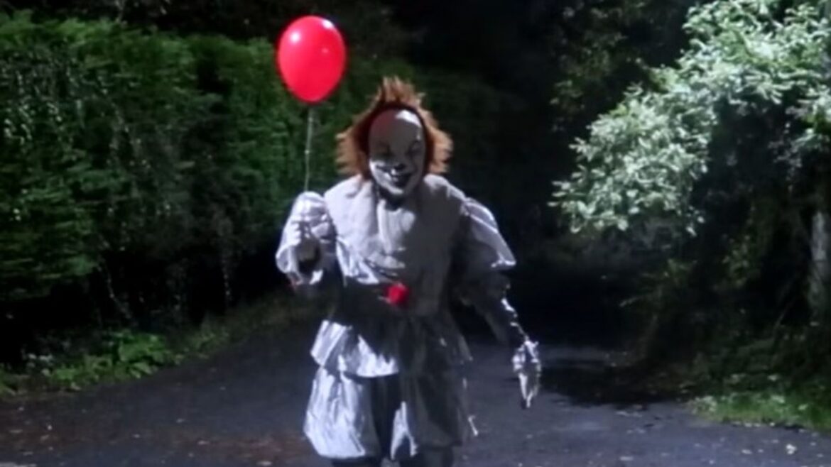 ‘Pennywise’ clown ‘stalking’ streets of village leaves games for residents to solve