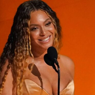 Beyonce becomes first black woman to hit number one on US country chart