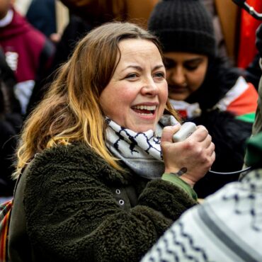 Charlotte Church denies antisemitism accusations after leading choir in pro-Palestinian chant